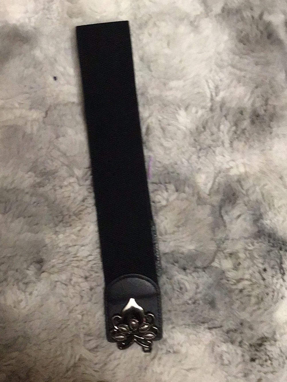 black stre h belt